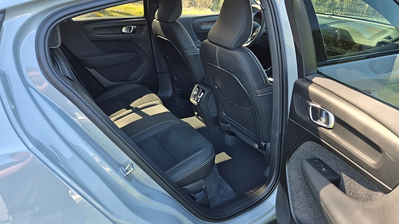 Volvo C40 4 of 5