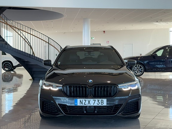 BMW 520d 3 of 5