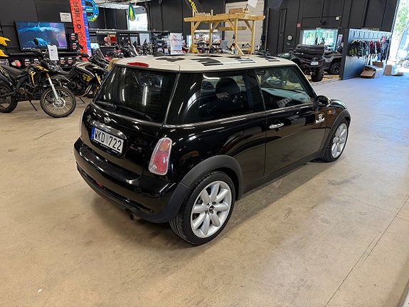 MINI Cooper 2 of 5