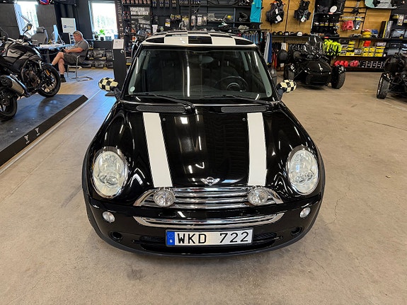MINI Cooper 4 of 5