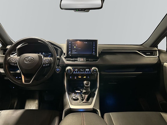Toyota RAV4 8 of 12
