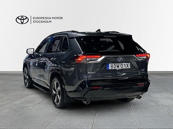 Toyota RAV4 2 of 12