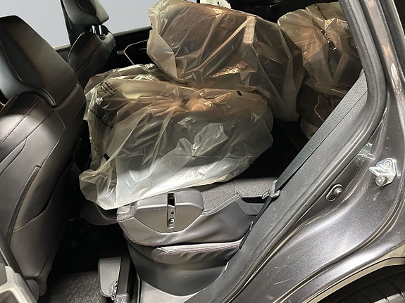 Toyota RAV4 7 of 12