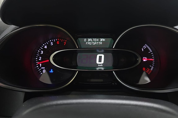 Renault Clio 16 of 21