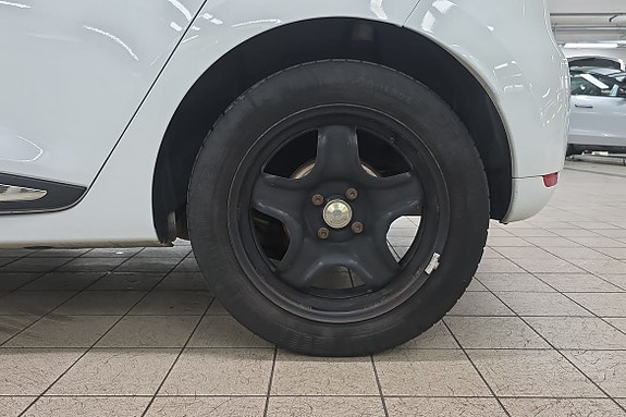 Renault Clio 17 of 21