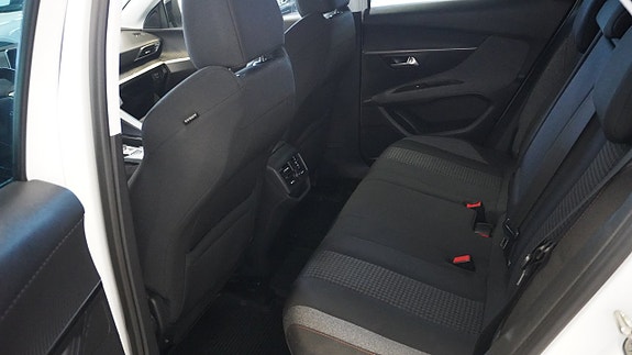 Peugeot 3008 8 of 18