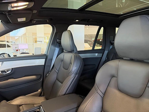 Volvo XC90 10 of 22