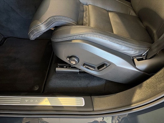 Volvo XC90 11 of 22