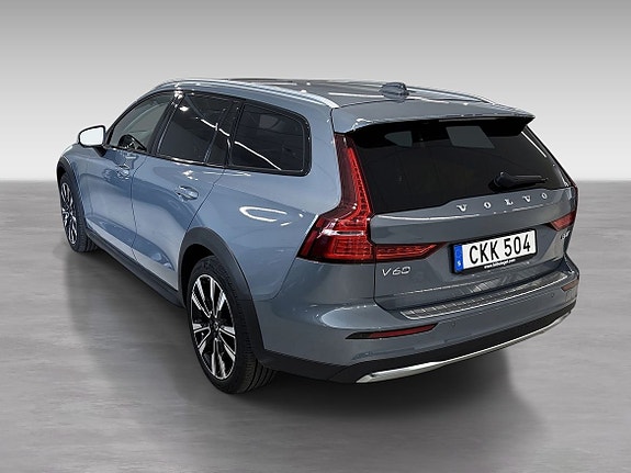 Volvo V60 Cross Country 7 of 10