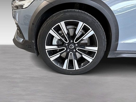 Volvo V60 Cross Country 8 of 10