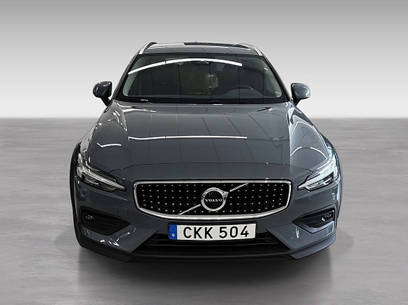 Volvo V60 Cross Country 2 of 5
