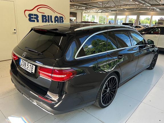 Mercedes-Benz E220 3 of 5