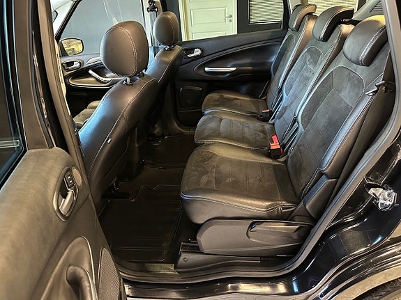 Ford S-MAX 17 of 19