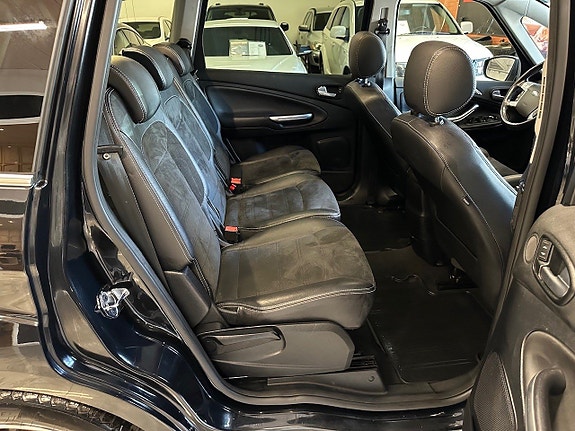 Ford S-MAX 16 of 19