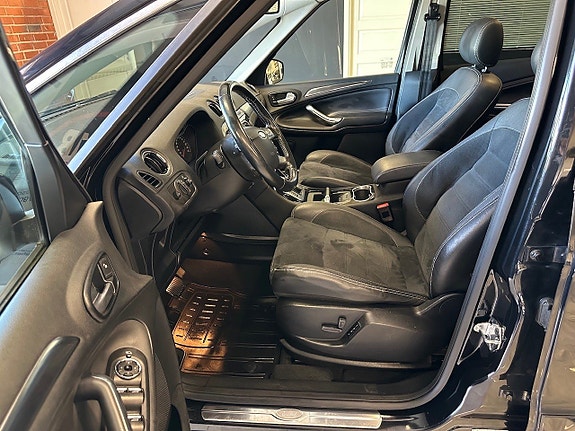 Ford S-MAX 14 of 19
