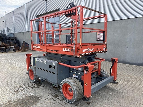 SkyJack SJ6832 RTE 2 of 11