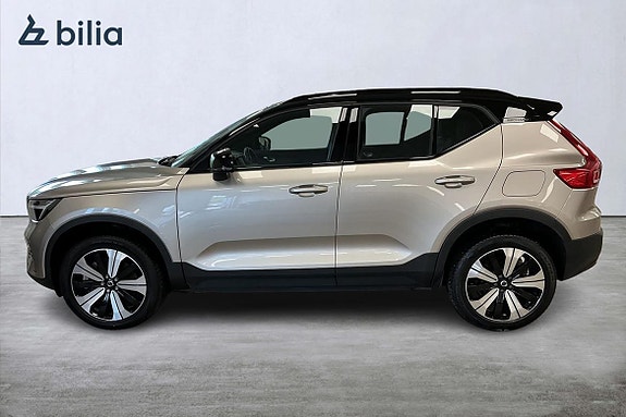 Volvo XC40 2 of 5
