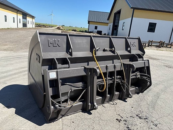 Högtippande skopa 4 kbm, St Bm 2 of 5