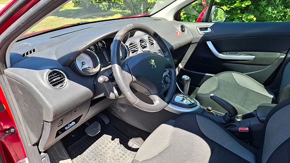 Peugeot 308 4 of 5