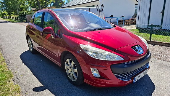 Peugeot 308 2 of 5