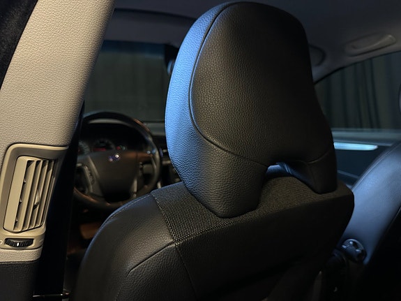 Volvo XC70 14 of 29