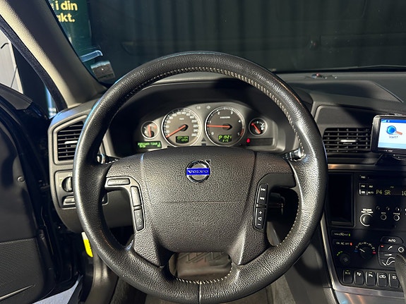 Volvo XC70 16 of 29