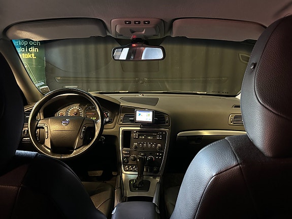 Volvo XC70 15 of 29