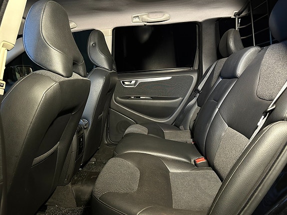 Volvo XC70 13 of 29
