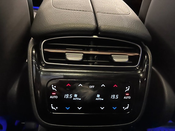 Mercedes-Benz EQE300 14 of 16