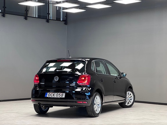 Volkswagen Polo 2 of 5