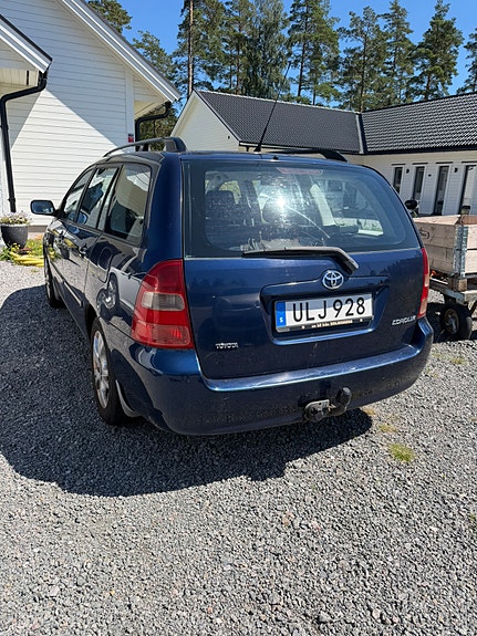 Toyota Corolla 3 of 5