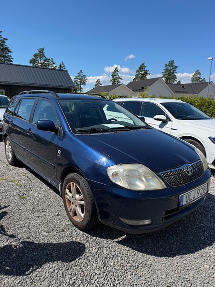 Toyota Corolla 2 of 5
