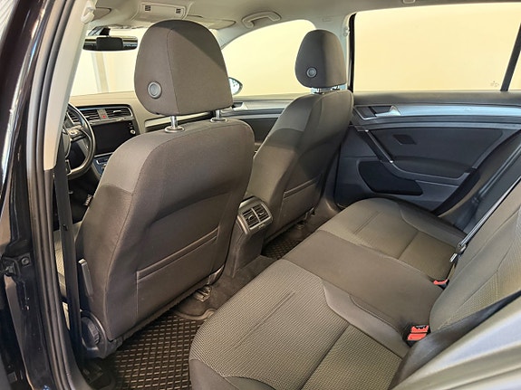 Volkswagen Golf VII 10 of 12