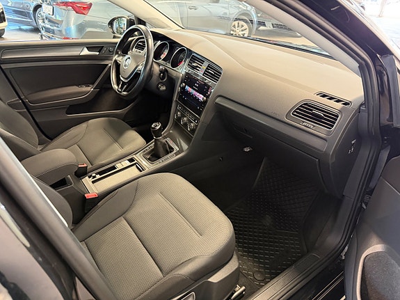 Volkswagen Golf VII 9 of 12