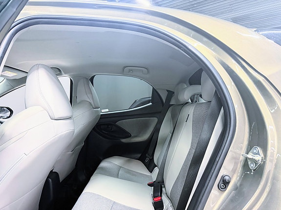Toyota Yaris 15 of 15