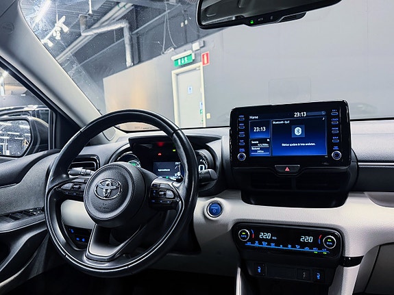 Toyota Yaris 13 of 15