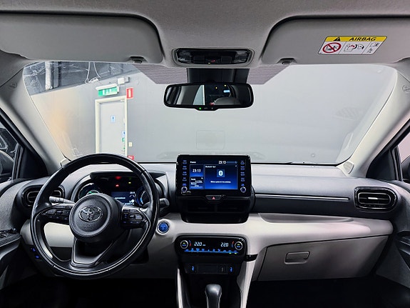 Toyota Yaris 3 of 15