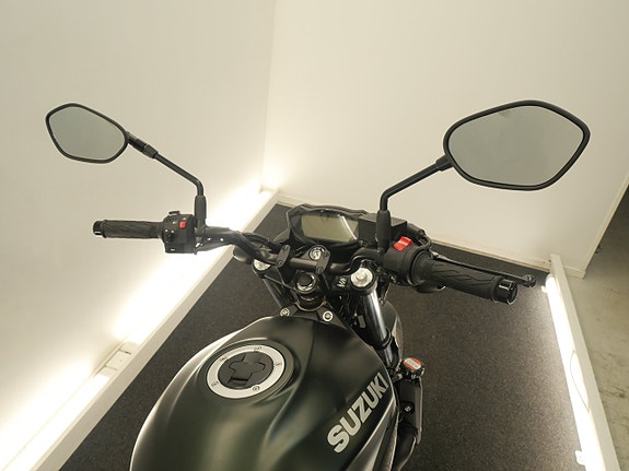 Suzuki SV650 4 of 6