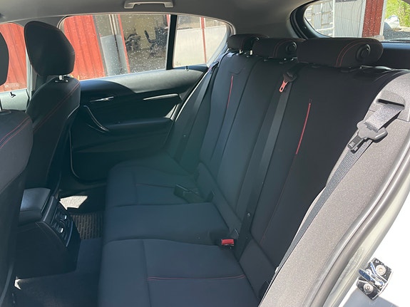 BMW 116d 3 of 5