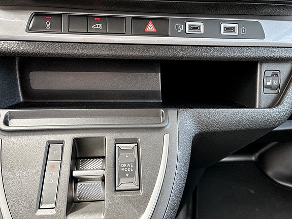 Peugeot e-Expert 12 of 14