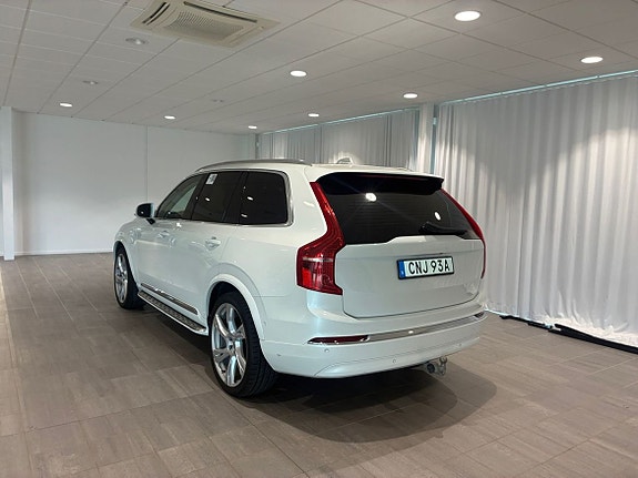 Volvo XC90 2 of 5