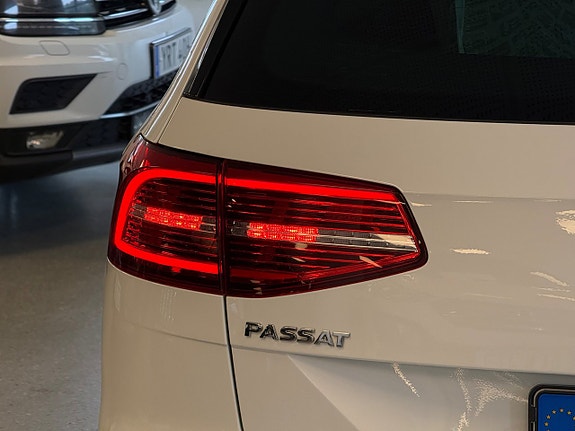 Volkswagen Passat 12 of 30