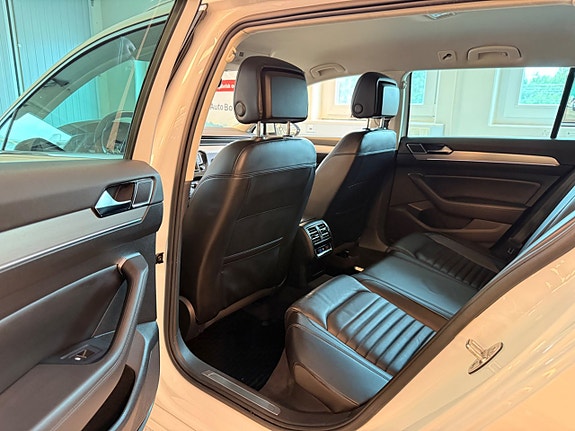 Volkswagen Passat 19 of 30