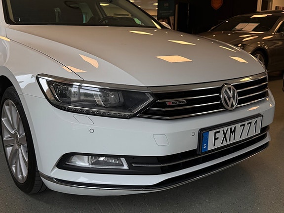 Volkswagen Passat 11 of 30