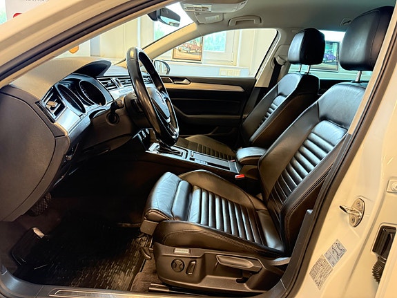 Volkswagen Passat 18 of 30
