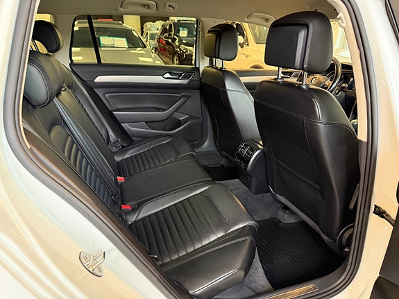 Volkswagen Passat 20 of 30
