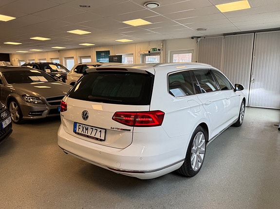 Volkswagen Passat 10 of 30
