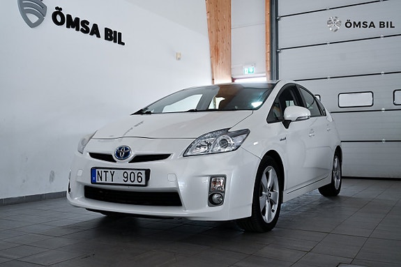 Toyota Prius 2 of 5