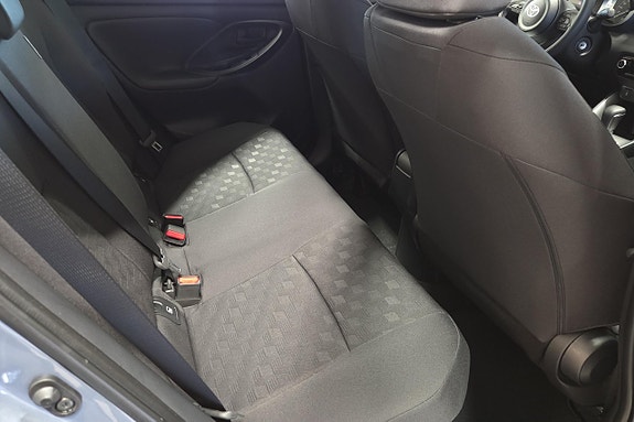 Toyota Yaris 15 of 19