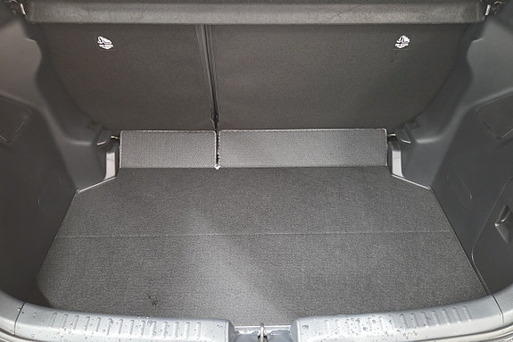 Toyota Yaris 16 of 19